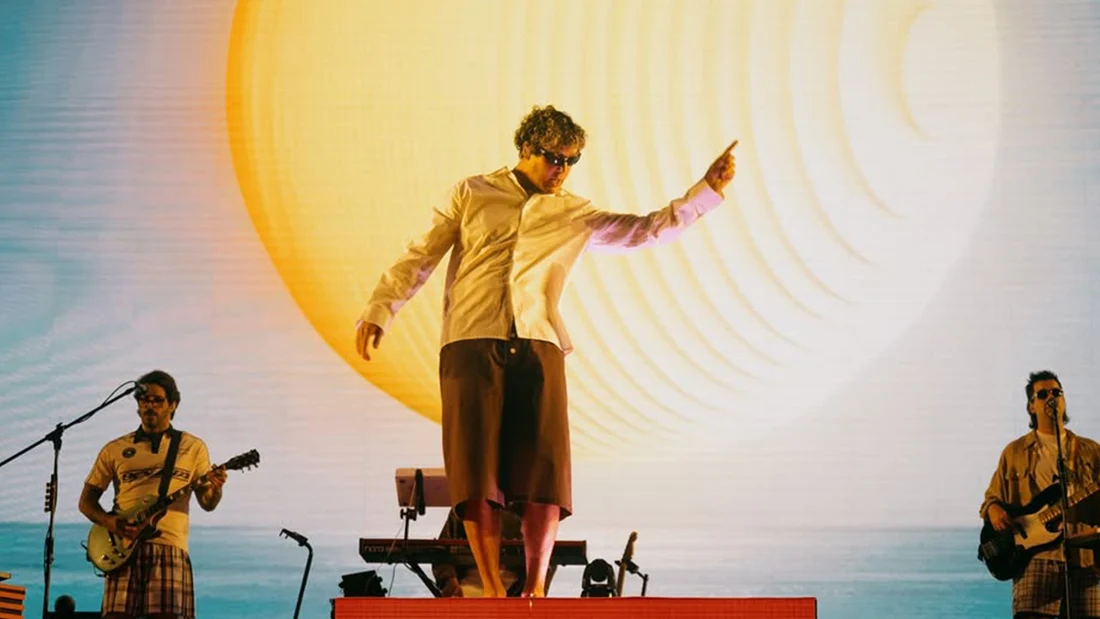 Rawayana performing on tour